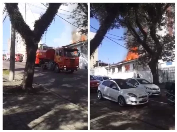 CASA PEGA FOGO NO PORTÃO E MOBILIZA BOMBEIROS